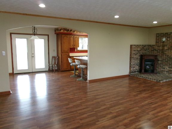 4th image of 739 Twin Hill Rd