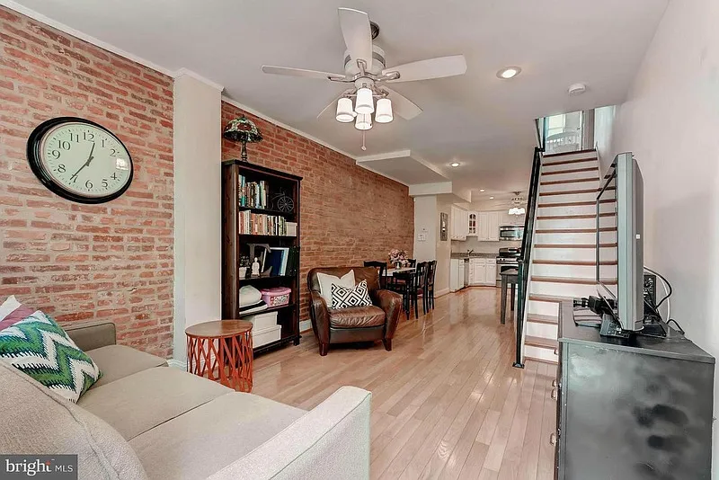 2 bed, 1.5 bath, 1100 sqft, $1,500 — Photo 3