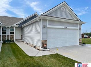 324 Addie Ln, Seward, NE 68434
