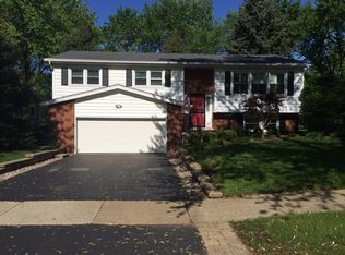 1421 Clyde Dr, Naperville, IL 60565