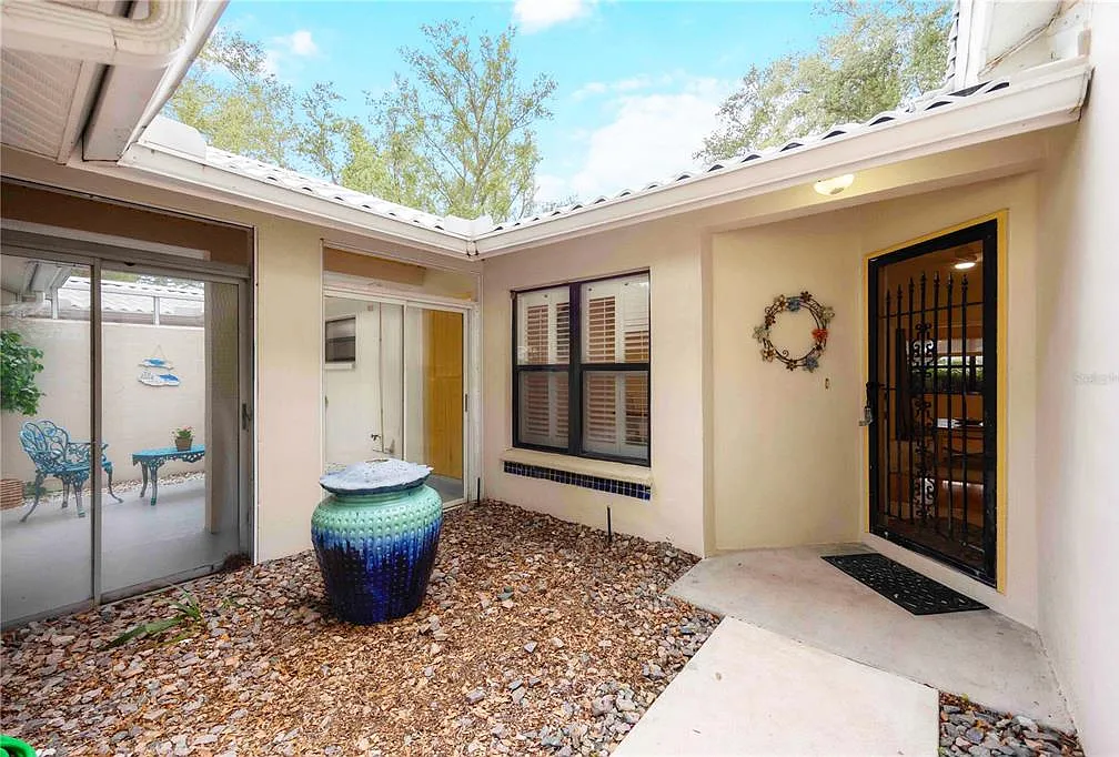 2 bed, 2.0 bath, 1465 sqft, $4,000 — Photo 3