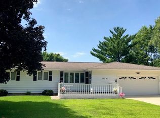 1315 Meadowbrook Ln, Waverly, IA 50677