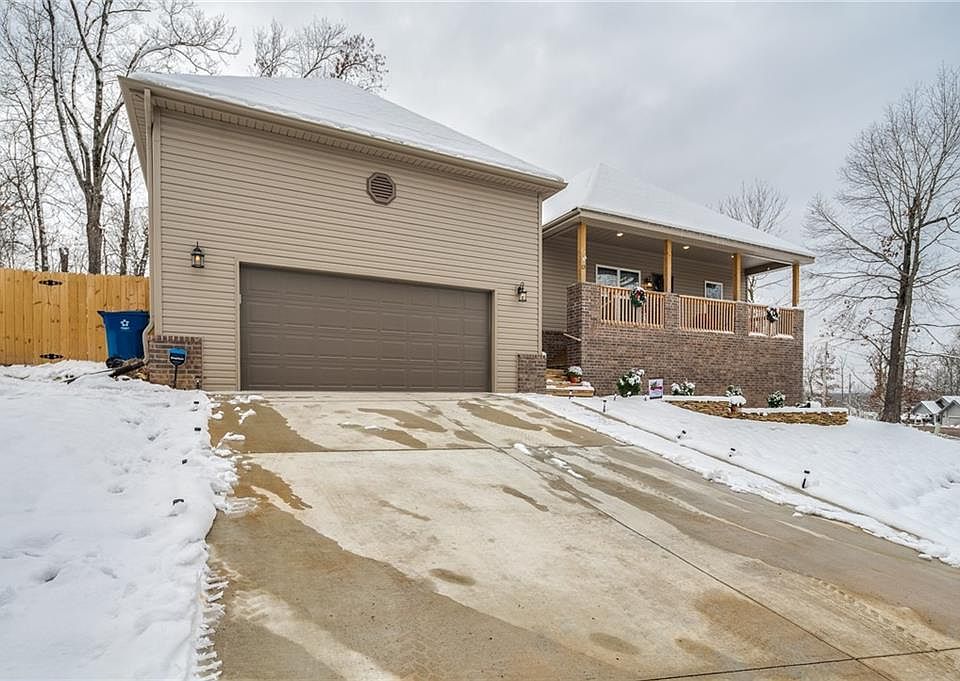 1st image of 13 Dunvegan Dr