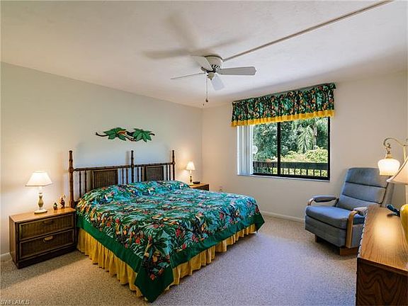 4th image of 303 Periwinkle Way Unit 211