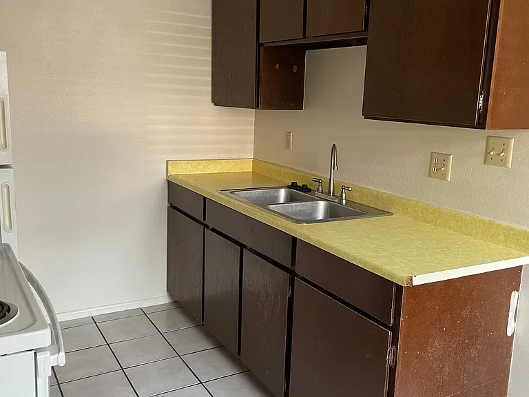 27 E 600 N — Photo 3