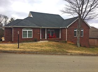 1043 Saint Johns Dr, Maryville, TN 37801