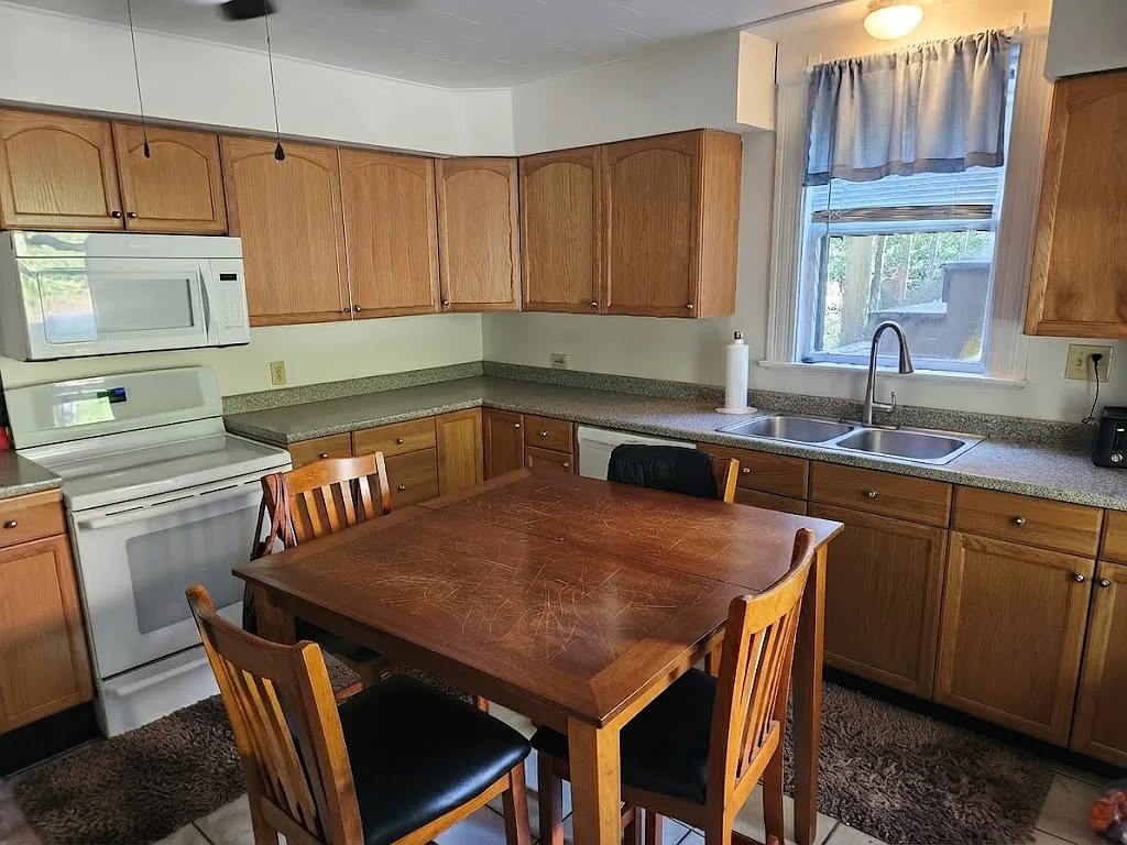 2 bed, 1100 sqft, $1,700 — Photo 3