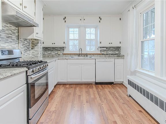 5th image of 640 Boyd St