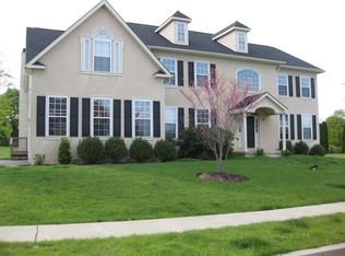 5 Smith Farm Dr, Parkesburg, PA 19365