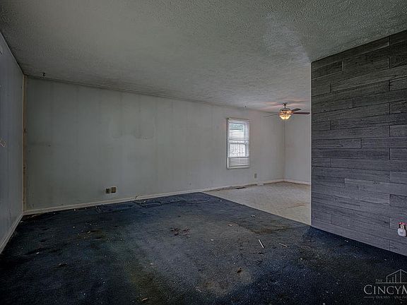 3rd image of 1050 Garnoa Dr
