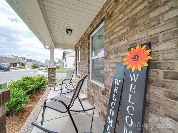 2nd image of 846 Von Buren Blvd