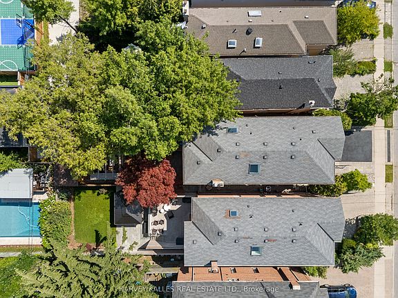 4th image of 434 Bedford Park Ave