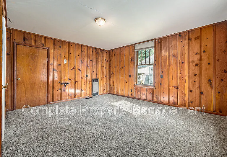 104 Henley St — Photo 7
