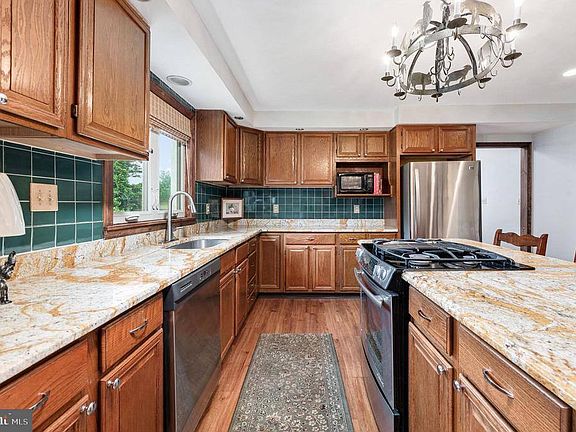 5th image of 1 Westview Dr