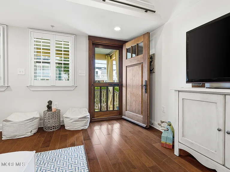 25 Surf Ave #1C — Photo 9