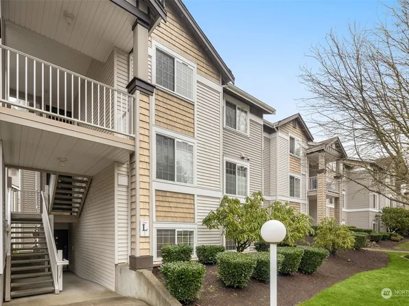 25235 SE Klahanie Boulevard #L101, Sammamish, WA 98029
