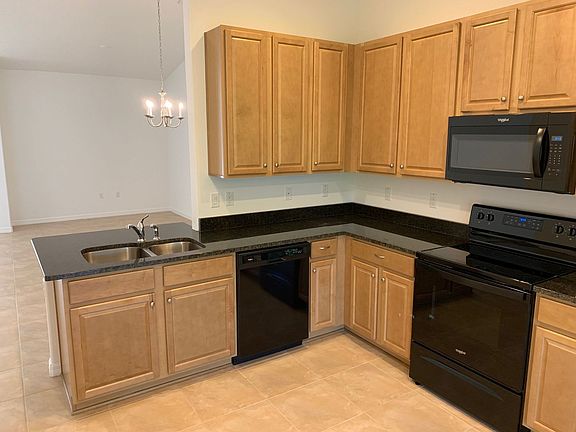 3rd image of 3 Rosalie Pl #A/b