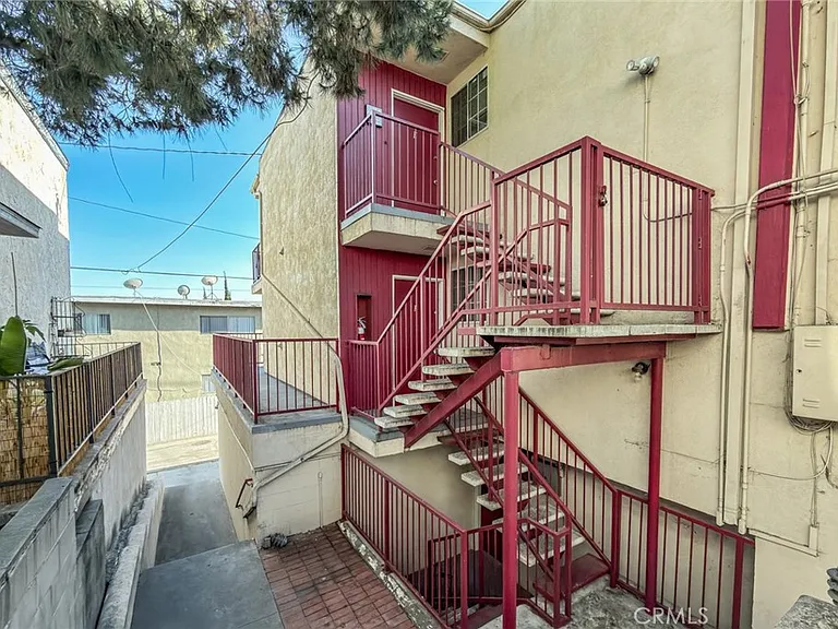 810 E Grand Ave — Photo 26