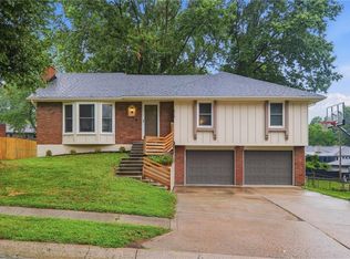 414 Kingsley Ave, Liberty, MO 64068