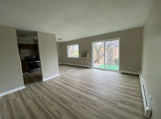 825 W College Blvd APT 201, Addison, IL 60101