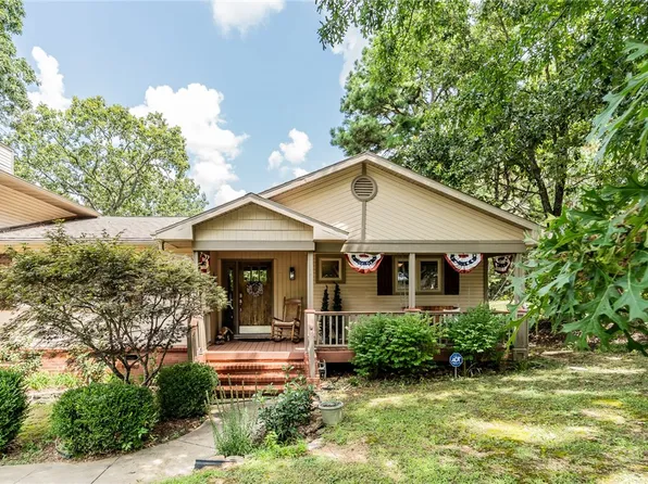 701 Skyline Dr, Huntsville, AR 72740