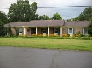 320 Castaway Dr, Kingsport, TN 37663