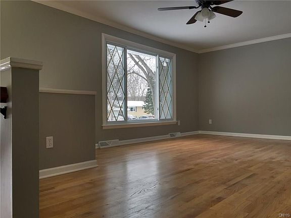 3rd image of 203 Briarhurst Ln