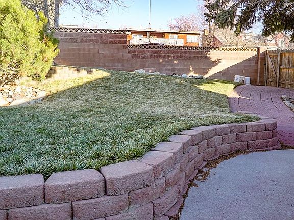 3rd image of 1025 Broadwater Ave