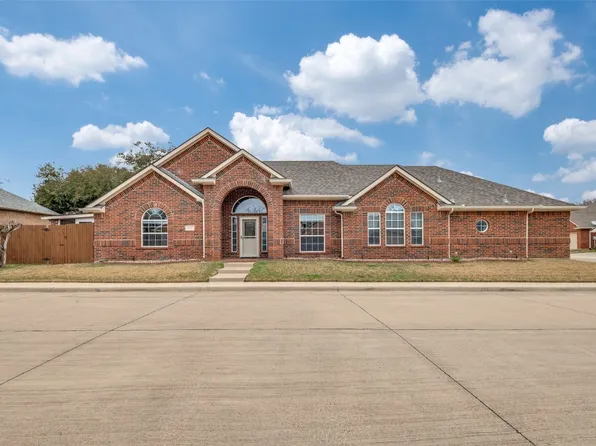 2625 Britany Cir, Bedford, TX 76022