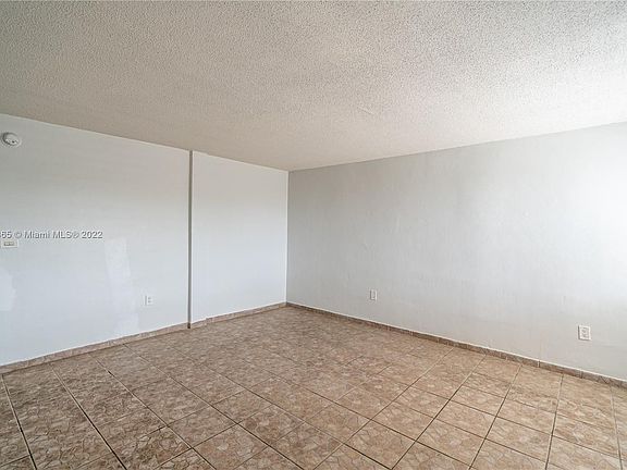 4th image of 2150 Bay Dr APT 10