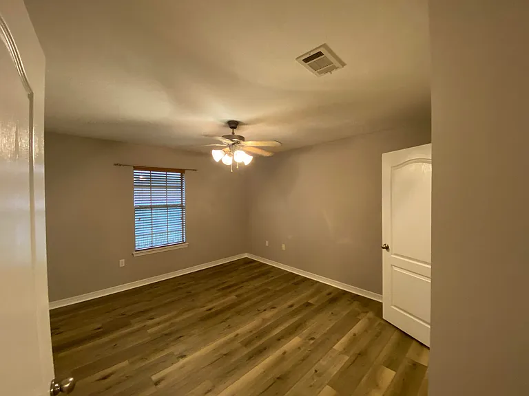 1810 Twin Pine Blvd — Photo 32