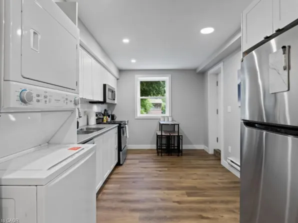 168 Picton St E, Hamilton, ON L8L 3W6