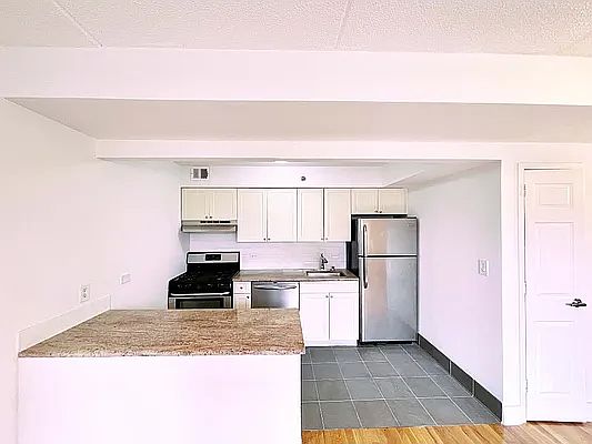 3rd image of 138 E 112th St APT 2