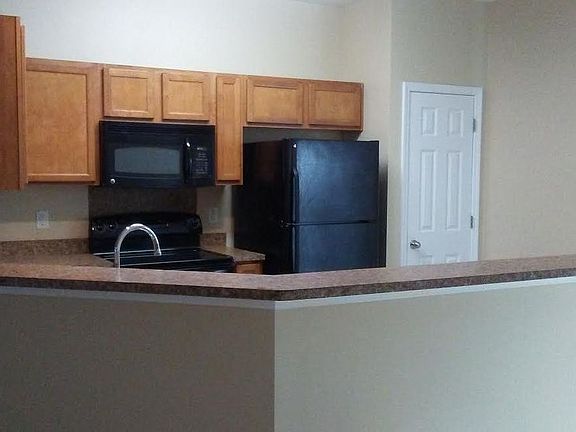 3rd image of 8556 Summerglen Cres