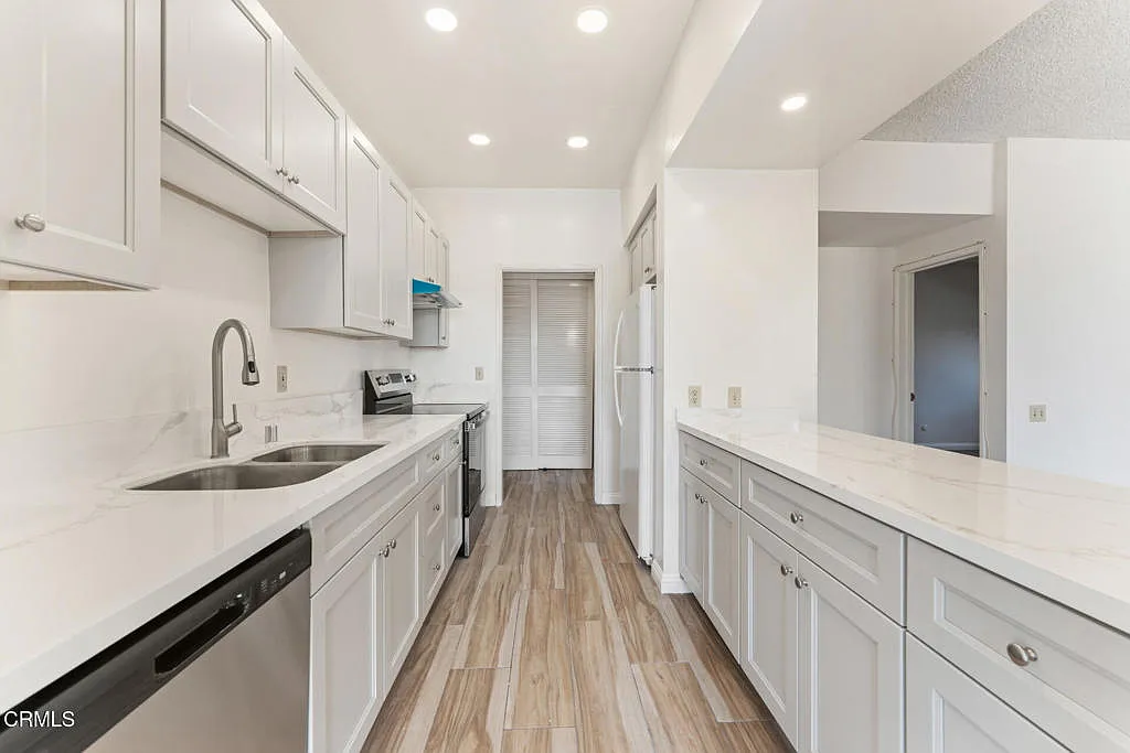 2 bed, 3.0 bath, 1246 sqft, $3,500 — Photo 4