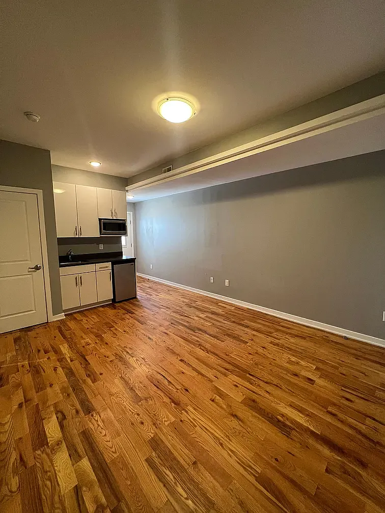 Studio, $850 — Photo 2