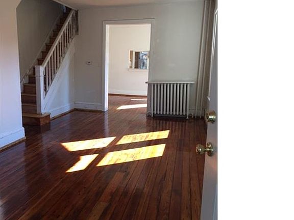 3rd image of 1130 W Rockland St