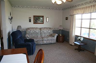 4th image of 209 Candlelight Ln
