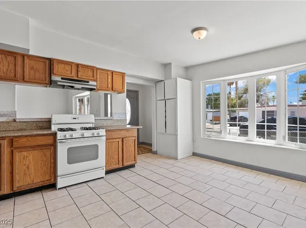 3684 Hawaii Ave, Las Vegas, NV 89104