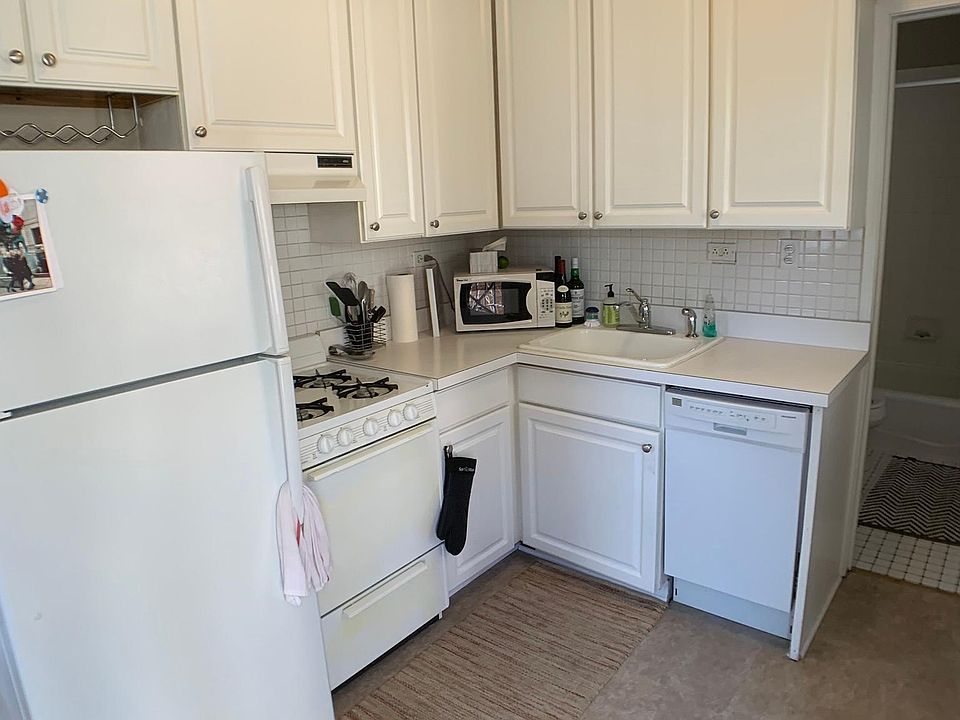 The kitchen has a dishwasher, gas stove, and refrigerator.