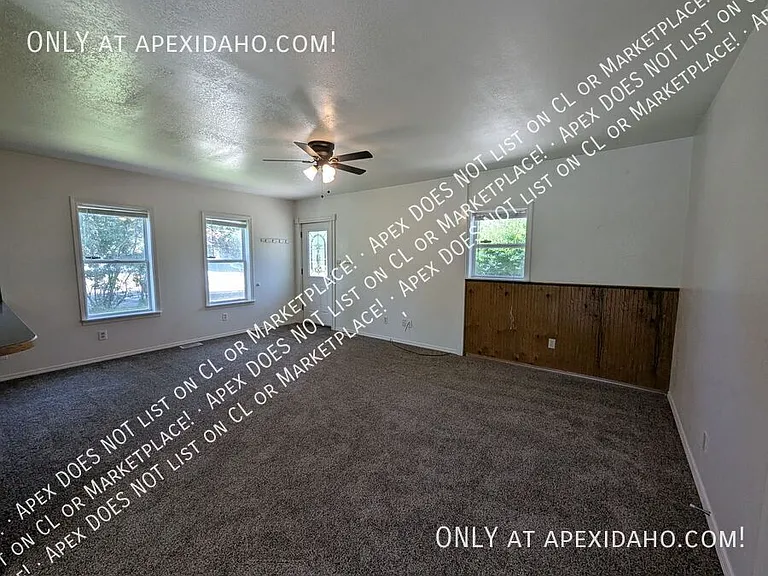 1323 W Howard St — Photo 3