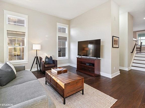 4th image of 615 Beachwood Path
