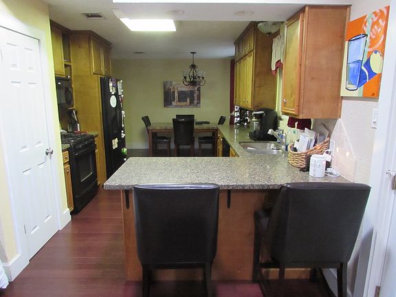 3rd image of 405 Lincoln St