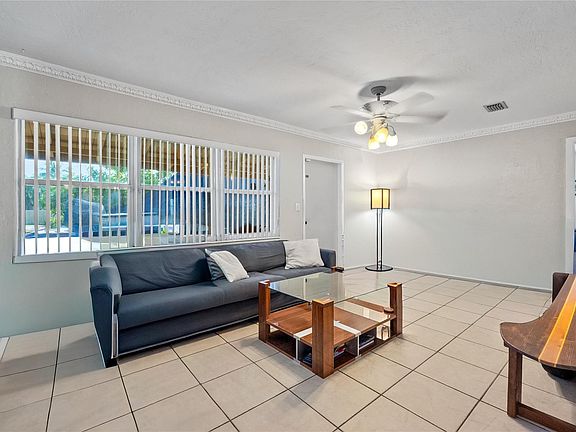 4th image of 2481 NE 15th Avenue