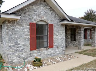 231 Eagle Ridge Dr, Floresville, TX 78114