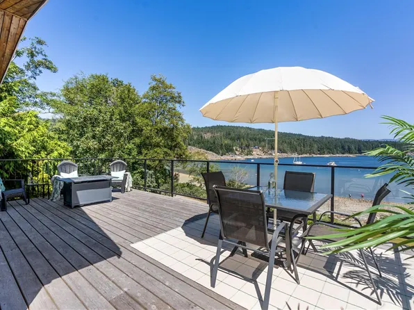 7653 Redrooffs Rd, Sunshine Coast, BC V7Z 1C4