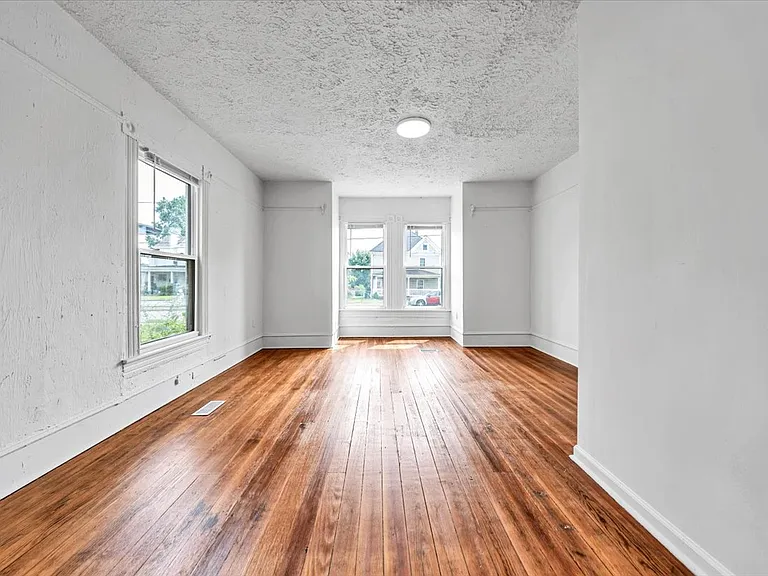 1329 Loudon Ave NW — Photo 28