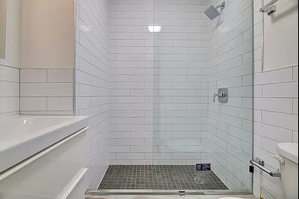 Rented by Capri Jet Realty Corp | media 32