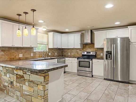 2nd image of 405 Granbury Ct