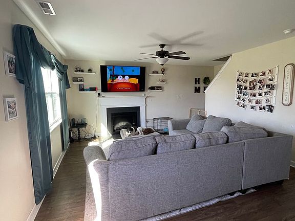 2nd image of 216 Holly Grove Ct E